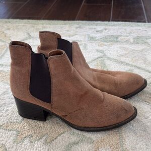 Western vibe Fall 2025 shoes trend Brown Suede Ankle Boots